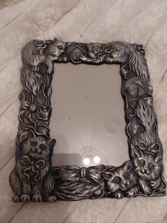 Other - Silver Toned Vimtsge Metal Cat Themed Photo Frame
